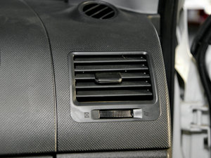 2010款1.5L 手动舒适版 中控区