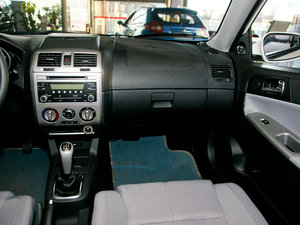 2010款1.5L 手动舒适版 中控区