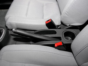 2010款1.5L 手动舒适版 驻车制动器