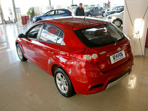 2010款1.5L 手动豪华版 整体外观