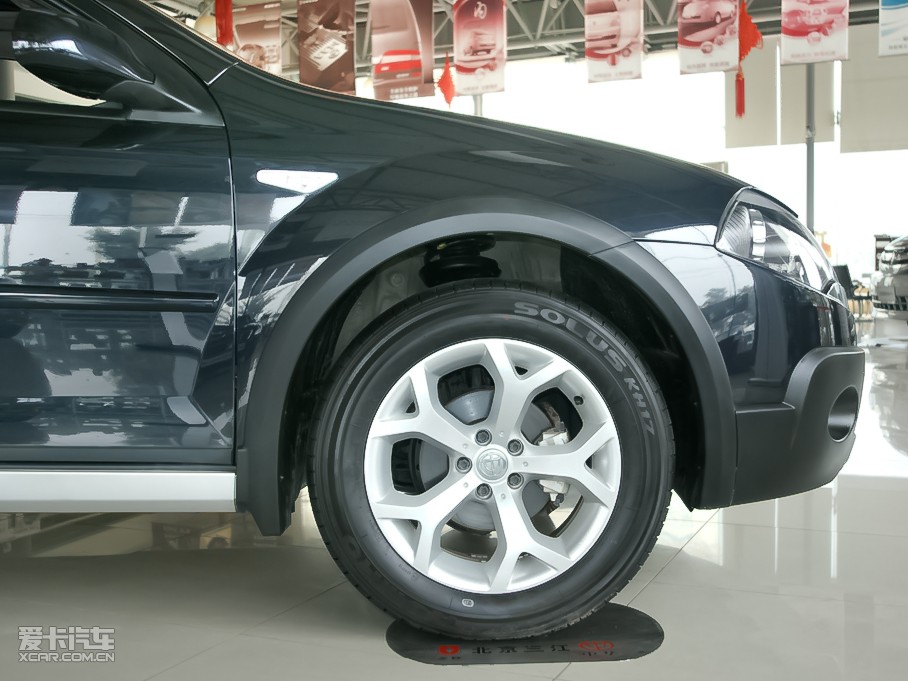 2010�����A�E��CROSS 1.5L �քӺ��A��