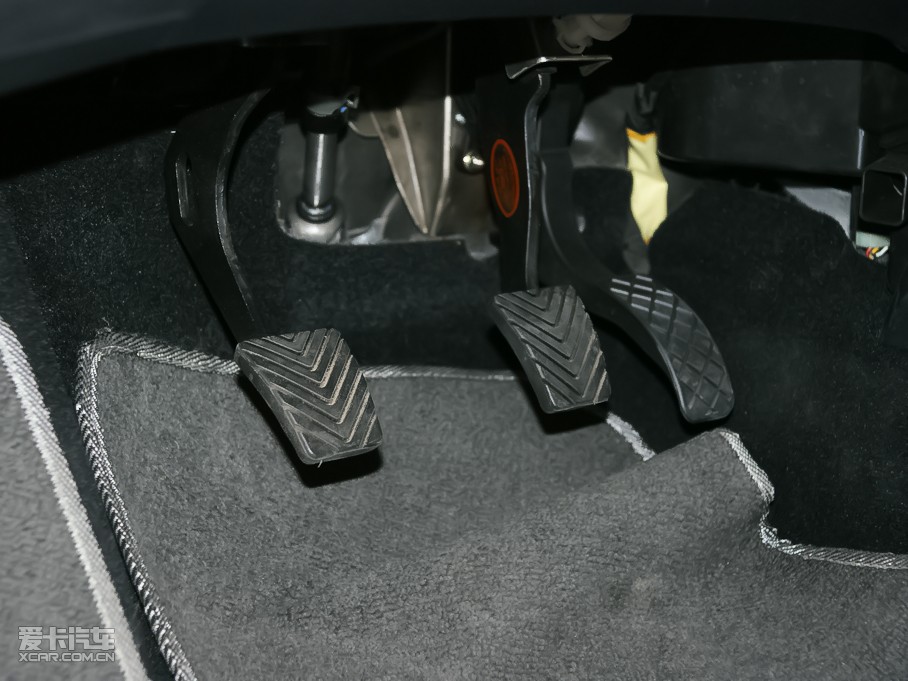 2010�����A�E��CROSS 1.5L �քӺ��A��