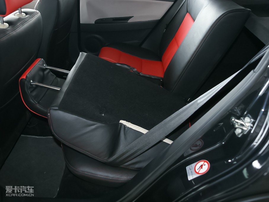 2010�����A�E��CROSS 1.5L �քӺ��A��