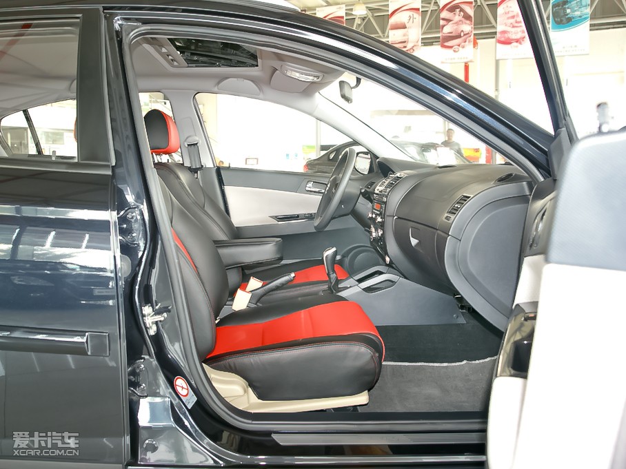 2010�����A�E��CROSS 1.5L �քӺ��A��