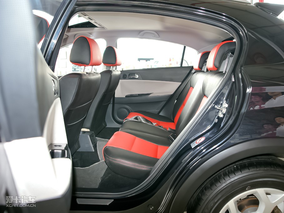 2010�����A�E��CROSS 1.5L �քӺ��A��