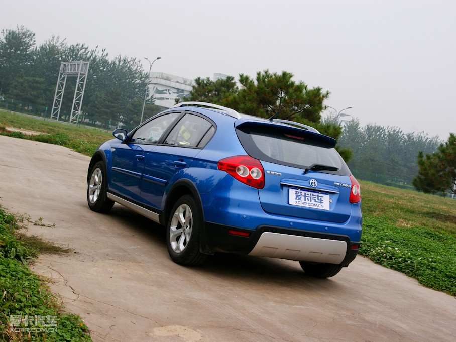 2010�����A�E��CROSS 1.5L �քӺ��A��