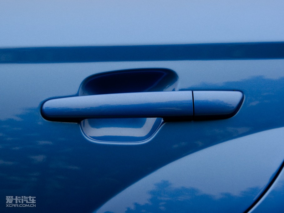 2010�����A�E��CROSS 1.5L �քӺ��A��