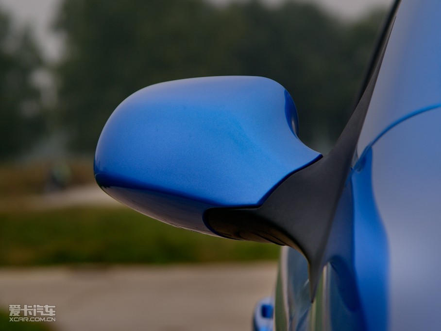 2010�����A�E��CROSS 1.5L �քӺ��A��