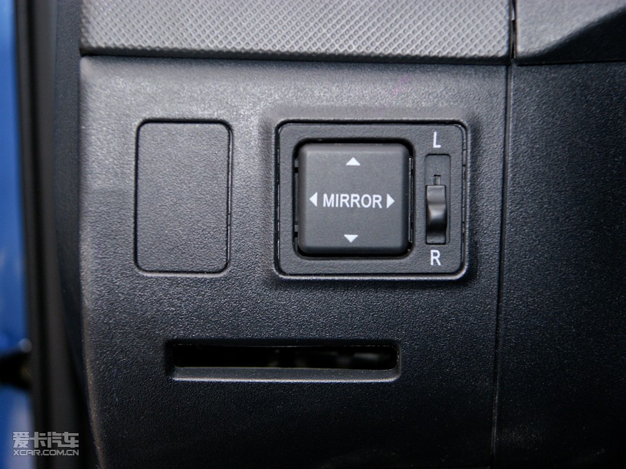 2010�����A�E��CROSS 1.5L �քӺ��A��