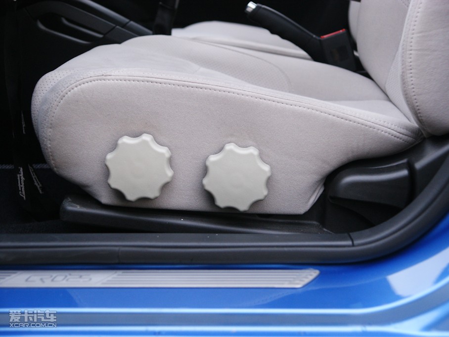 2010�����A�E��CROSS 1.5L �քӺ��A��