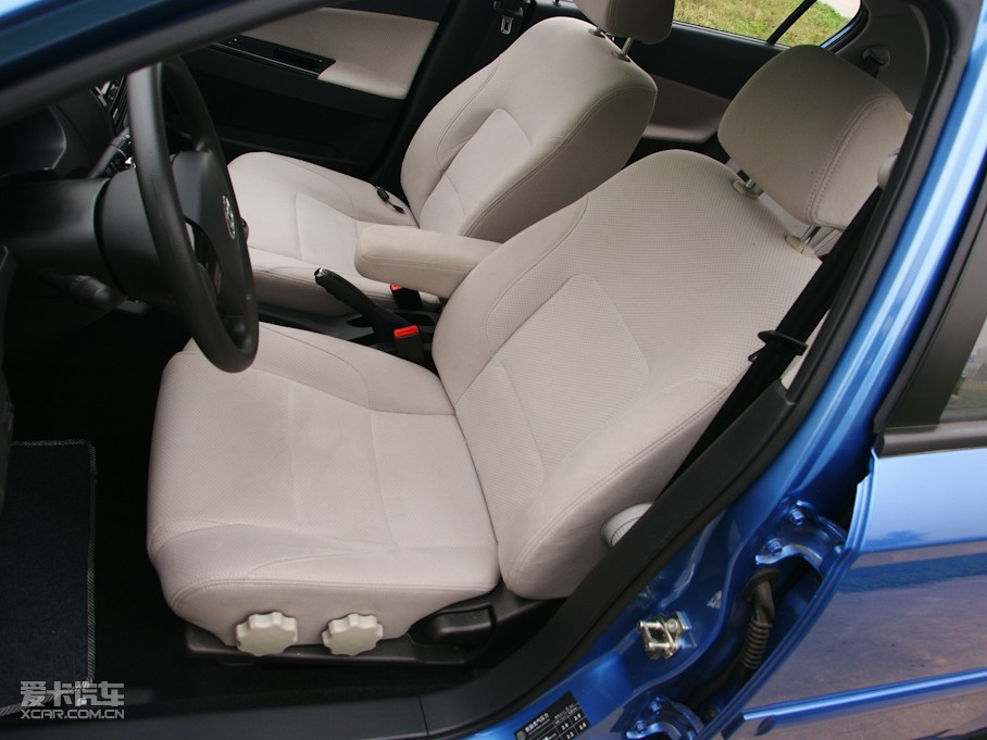 2010�����A�E��CROSS 1.5L �քӺ��A��