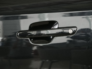 2010款1.5L 手动舒适版 主驾门拉手
