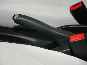 2010款1.5L 手动舒适版 驻车制动器