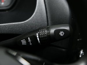 2010款1.5L 手动舒适版 中控区