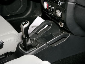 2010款1.5L 手动舒适版 中控区