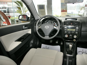 2010款1.5L 手动舒适版 中控区