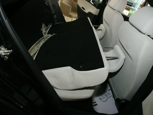 2010款1.5L 手动舒适版 空间座椅