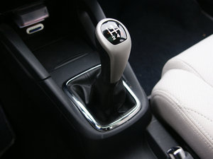 2010款1.5L 手动豪华版 换挡杆