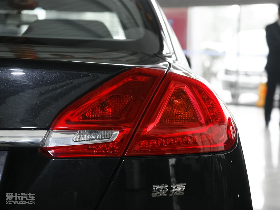 2011�����A�E�� 1.8L �ԄӺ��A��