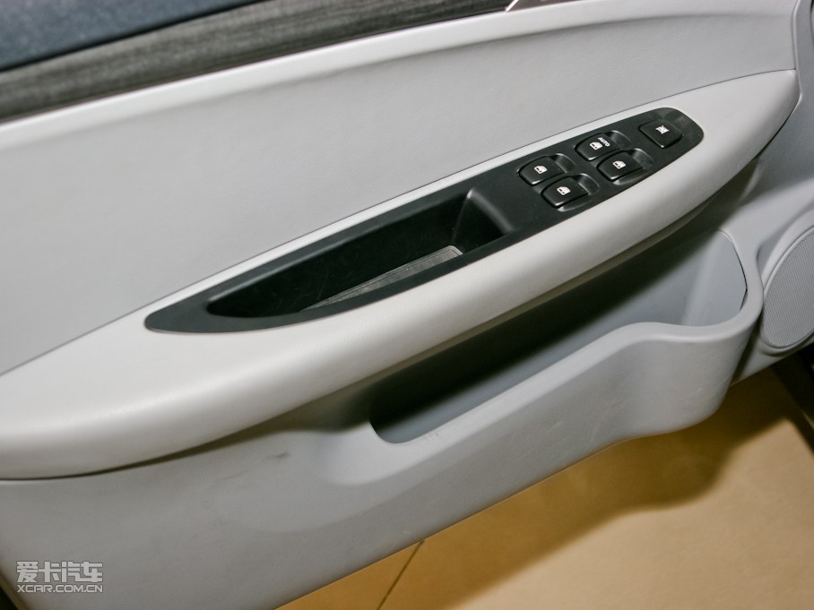 2011�����A�E�� 1.8L �ԄӺ��A��