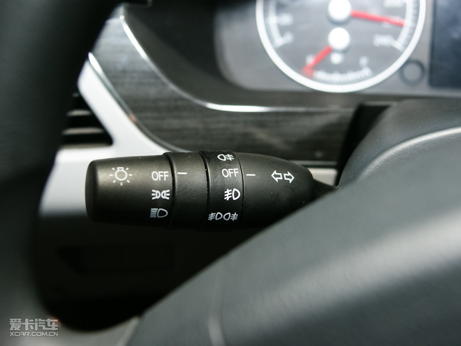 2011�����A�E�� 1.8L �Ԅ�(d��ng)���A��