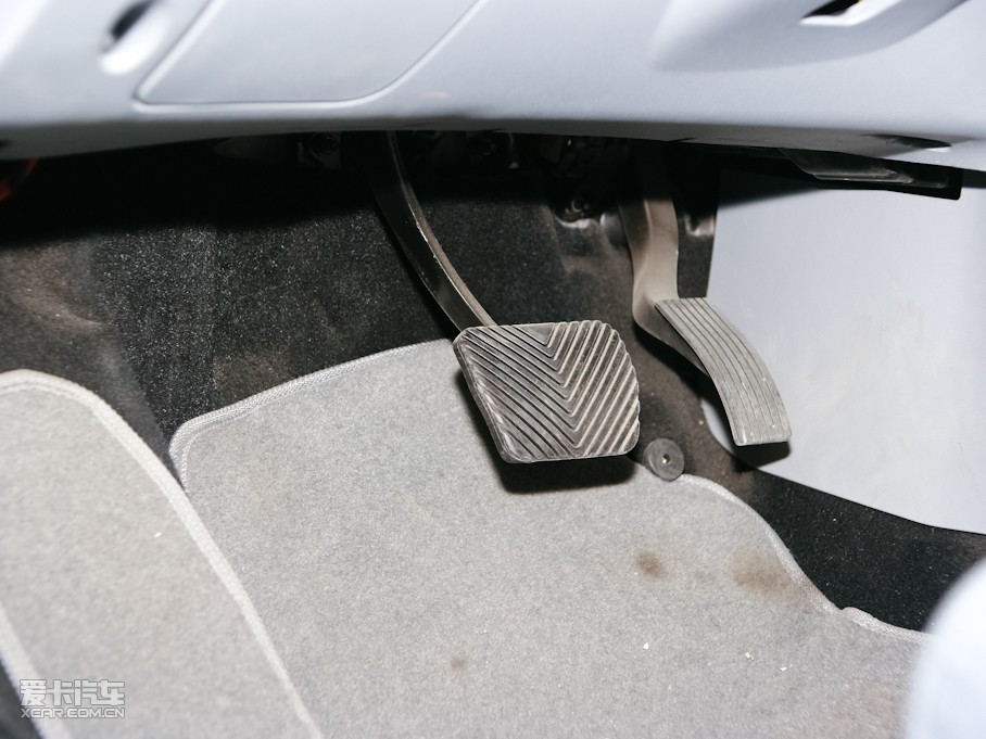 2011�����A�E�� 1.8L �ԄӺ��A��