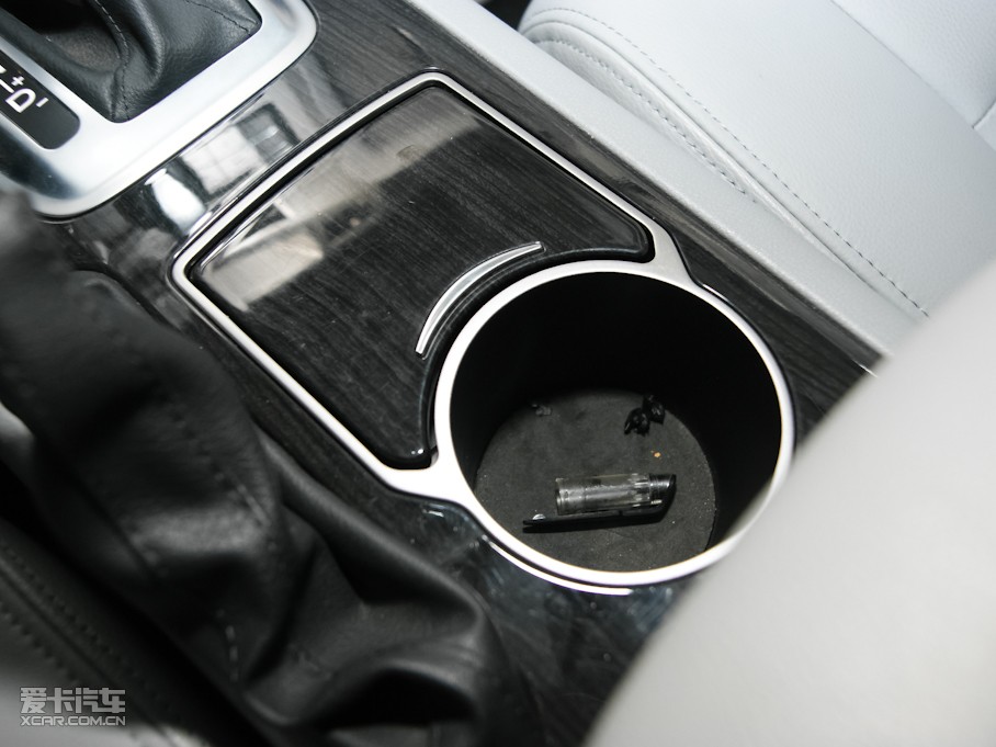 2011�����A�E�� 1.8L �ԄӺ��A��