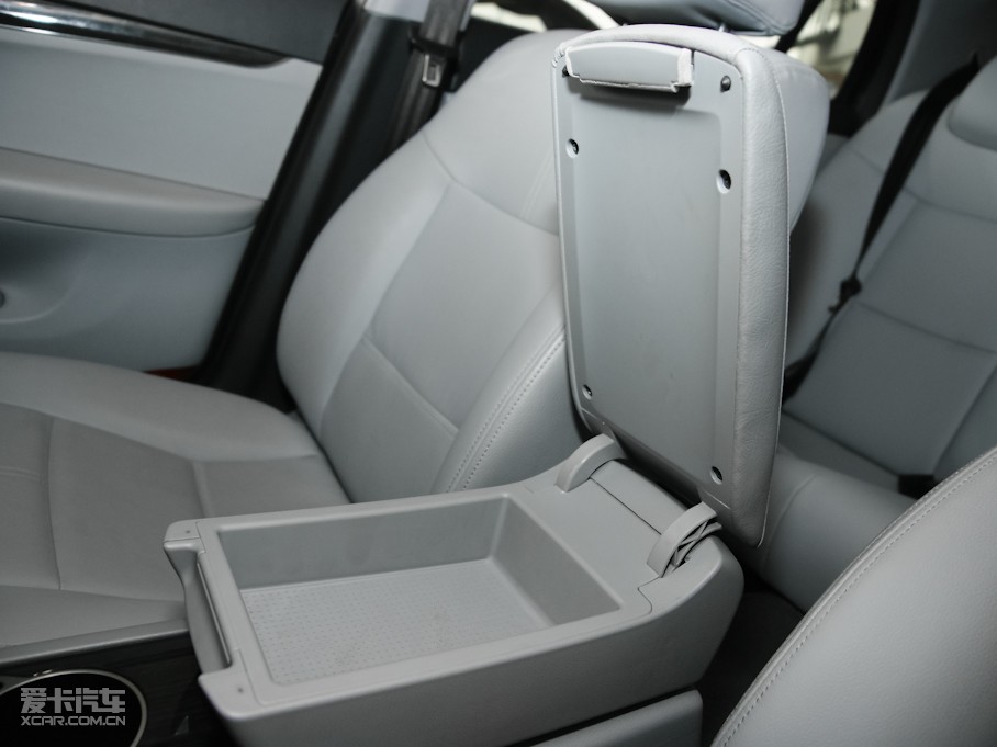 2011�����A�E�� 1.8L �ԄӺ��A��