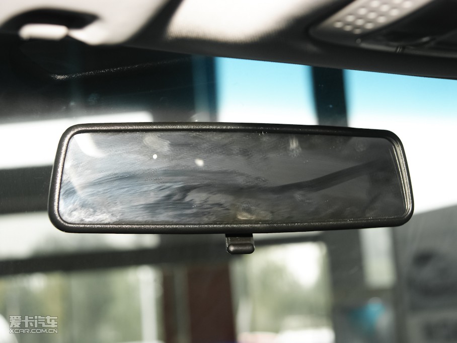 2011�����A�E�� 1.8L �ԄӺ��A��