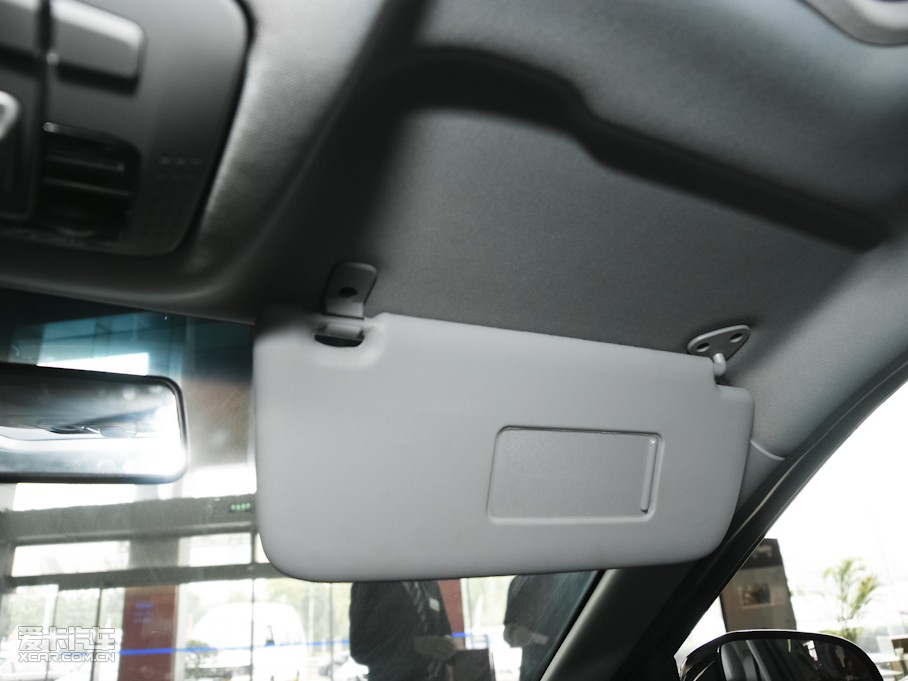 2011�����A�E�� 1.8L �ԄӺ��A��