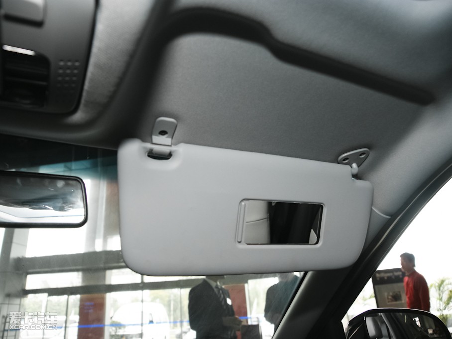 2011�����A�E�� 1.8L �ԄӺ��A��