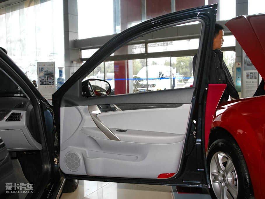 2011�����A�E�� 1.8L �ԄӺ��A��