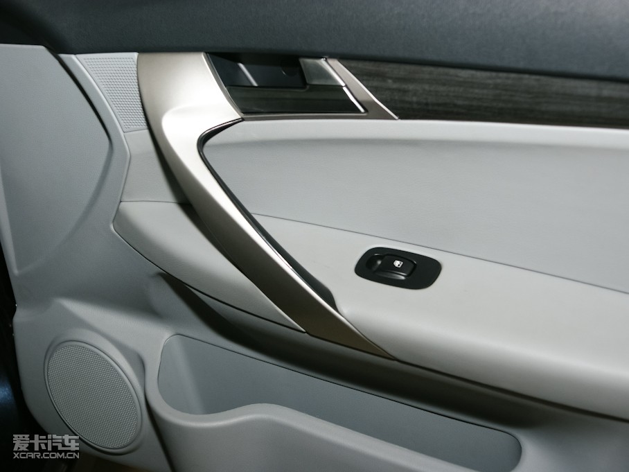 2011�����A�E�� 1.8L �ԄӺ��A��