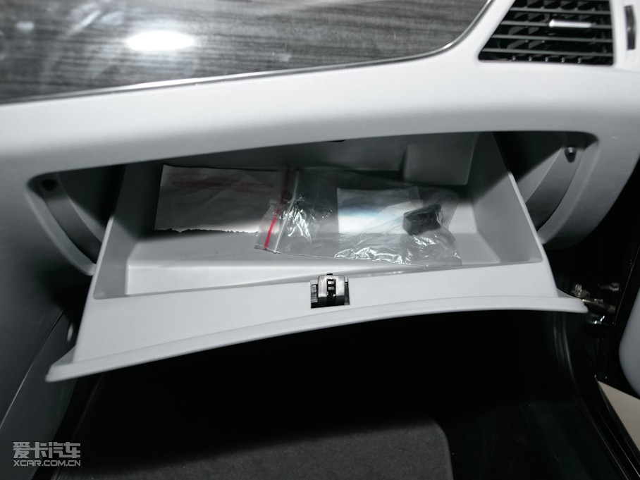 2011�����A�E�� 1.8L �ԄӺ��A��