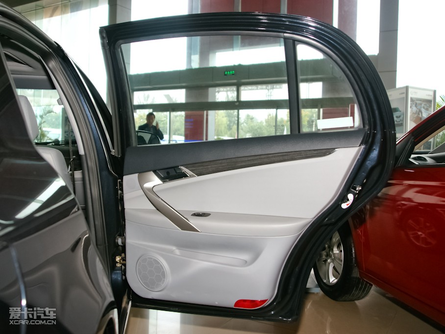 2011�����A�E�� 1.8L �ԄӺ��A��