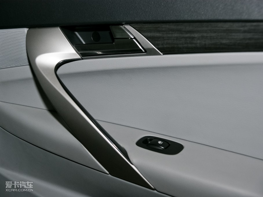 2011�����A�E�� 1.8L �ԄӺ��A��