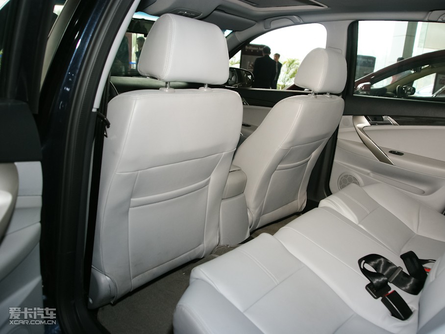 2011�����A�E�� 1.8L �ԄӺ��A��