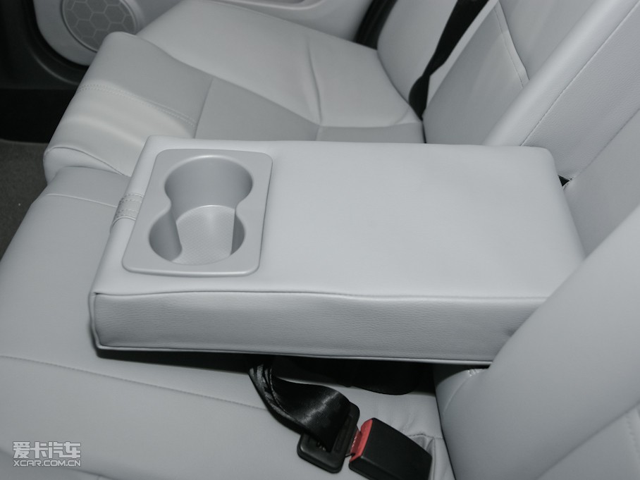 2011�����A�E�� 1.8L �ԄӺ��A��