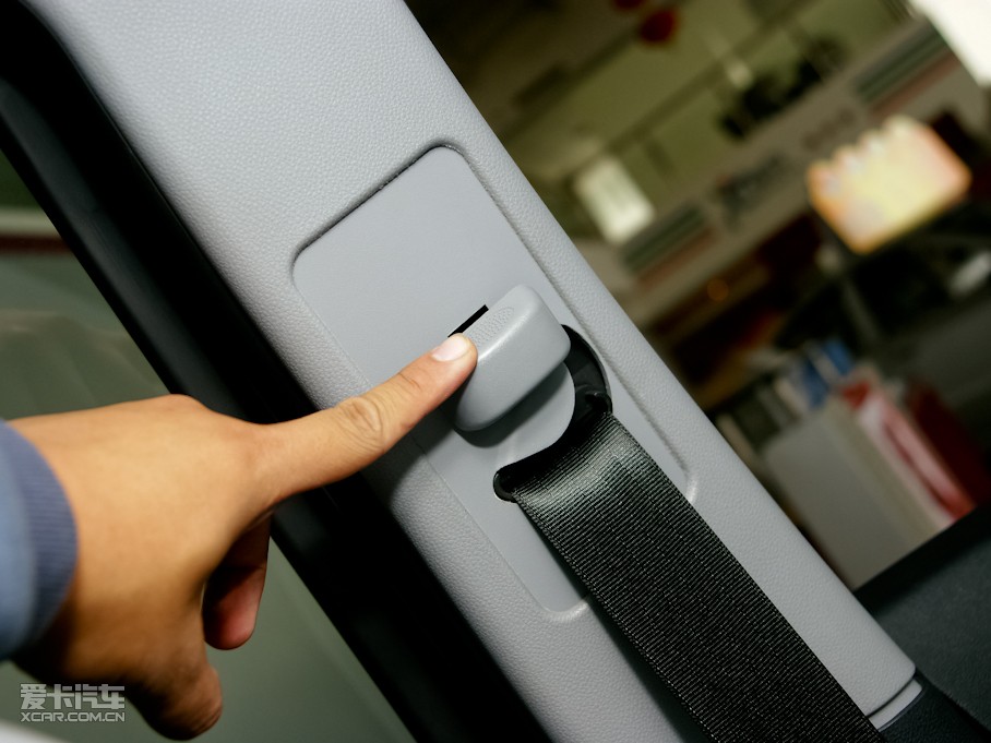 2011�����A�E�� 1.8L �ԄӺ��A��