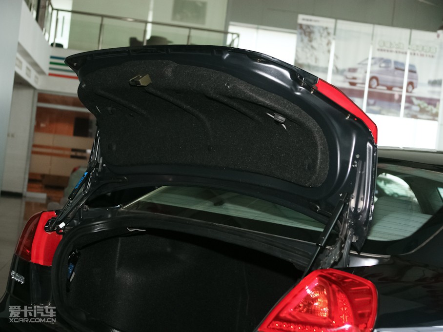 2011�����A�E�� 1.8L �ԄӺ��A��