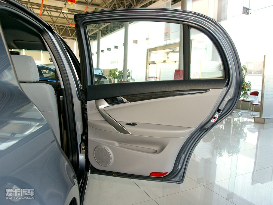 2011�����A�E�� 1.6L �ք����m��