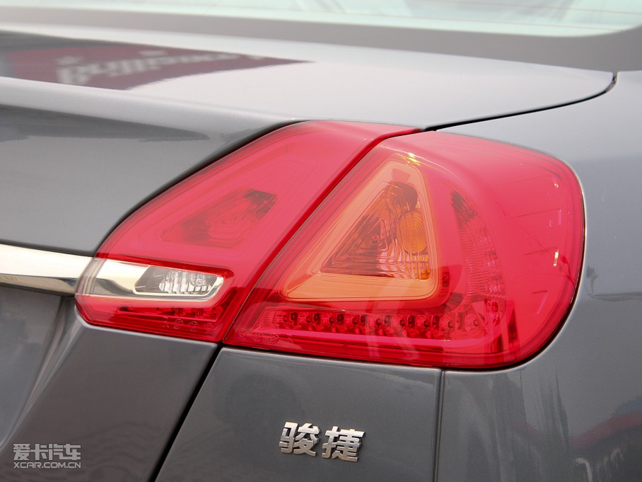 2011�����A�E�� 1.8L �ք����m��