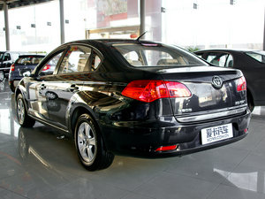 2011款1.5L 自动豪华版 左后45度