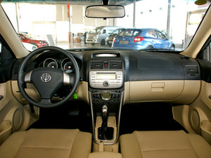 2011款1.5L 自动豪华版 内饰全景