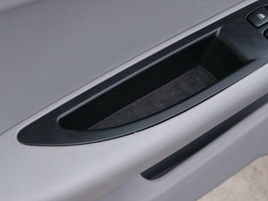 2011款2.0L 手动豪华版 空间座椅