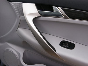 2011款2.0L 手动豪华版 空间座椅