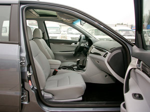 2011款2.0L 手动豪华版 空间座椅