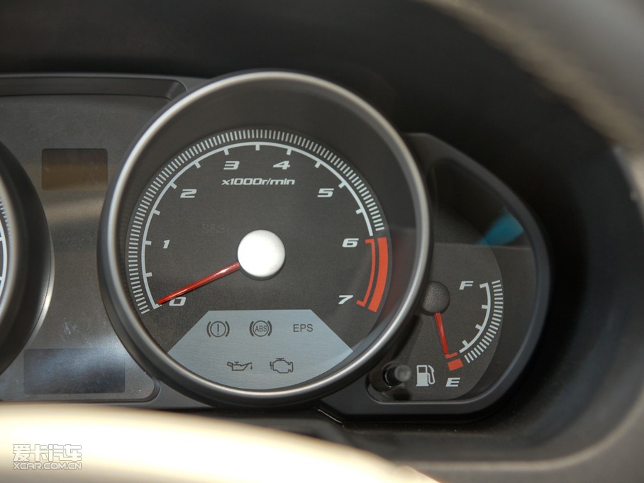 2010�����A�E��CROSS �w�� 1.5L �Ԅ�(d��ng)���F��