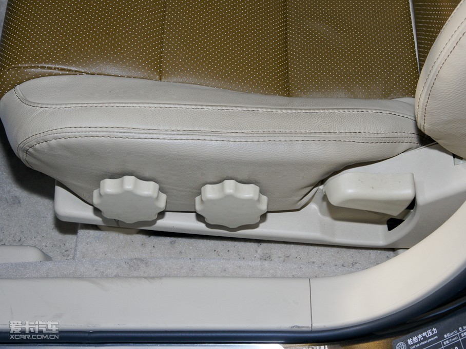 2010�����A�E��CROSS �w�� 1.5L �Ԅ�(d��ng)���F��