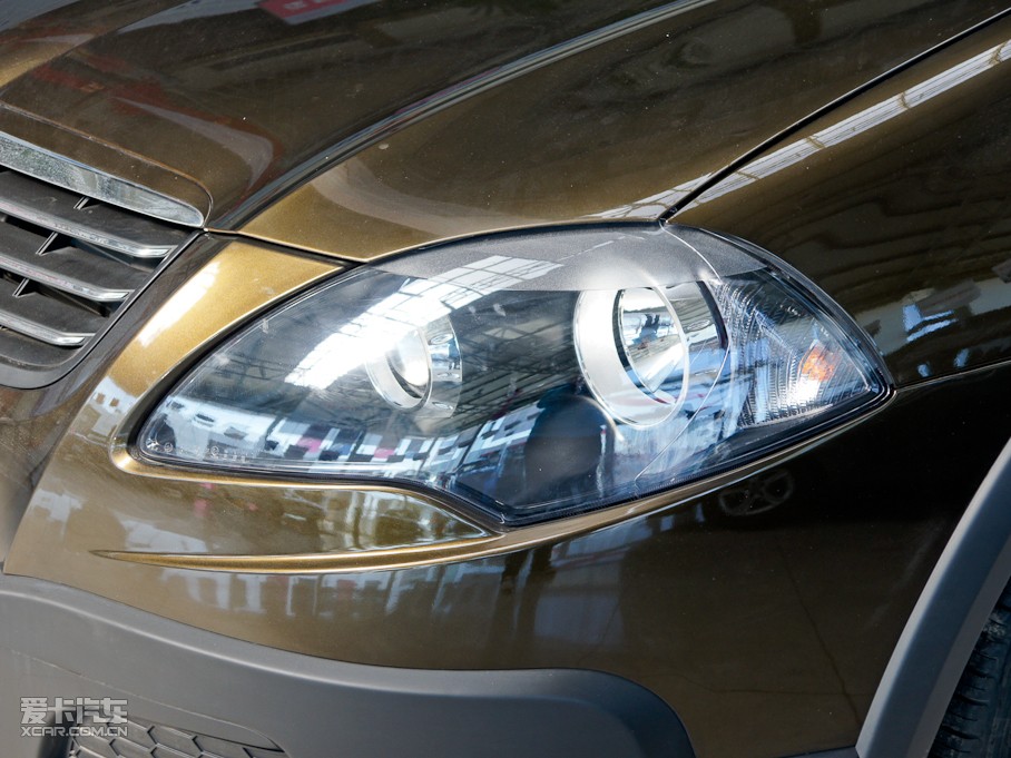 2010AECROSS w 1.5L ԄF